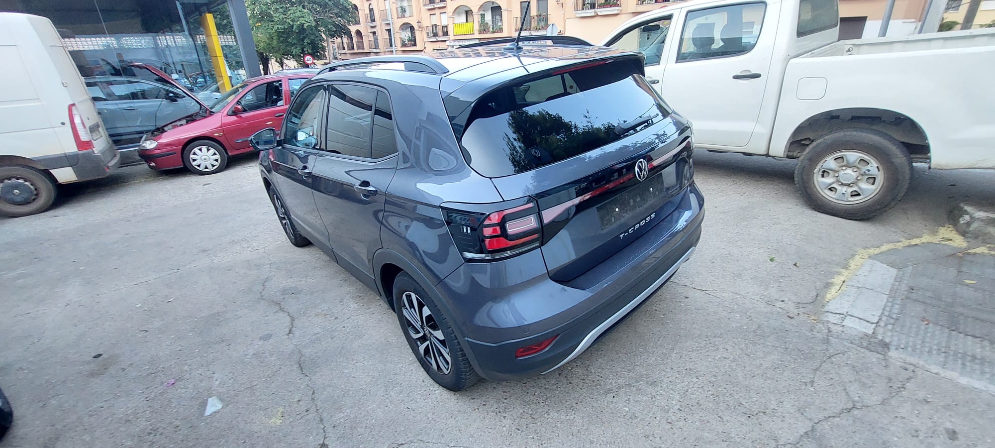Volkswagen T-Cross 1.0 110CV foto 8